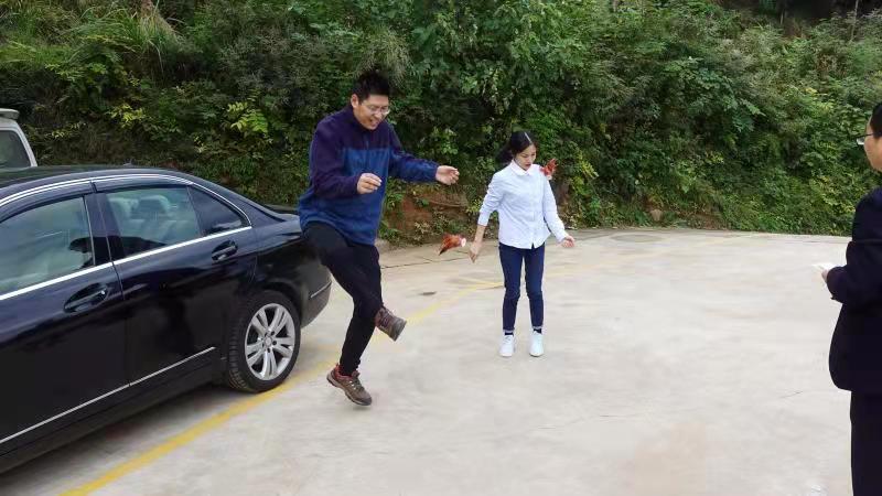 拼搏协作展风采，凝心聚力促团结