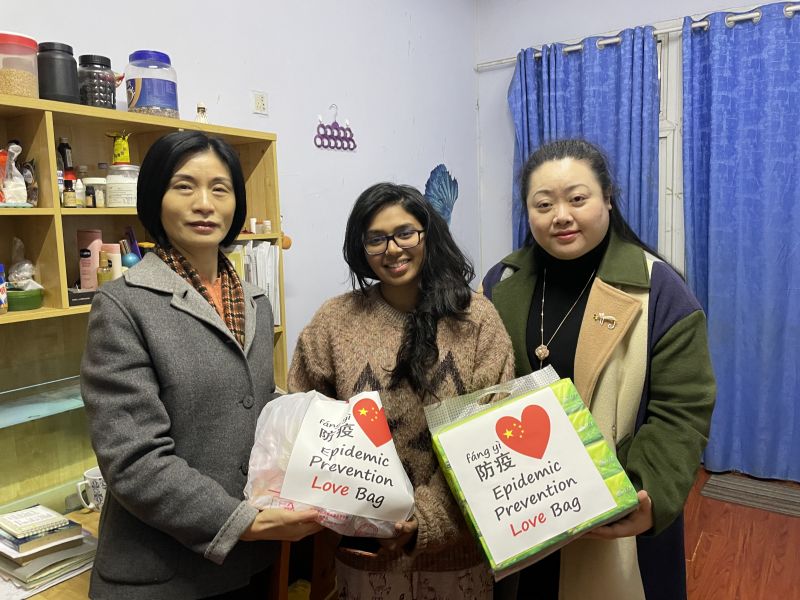 国际教育交流学院开展留学生及外籍教师抗“疫”慰问活动