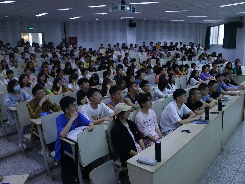 医学影像学院举办“百年回望:中国共产党领导科技发展”专题讲座