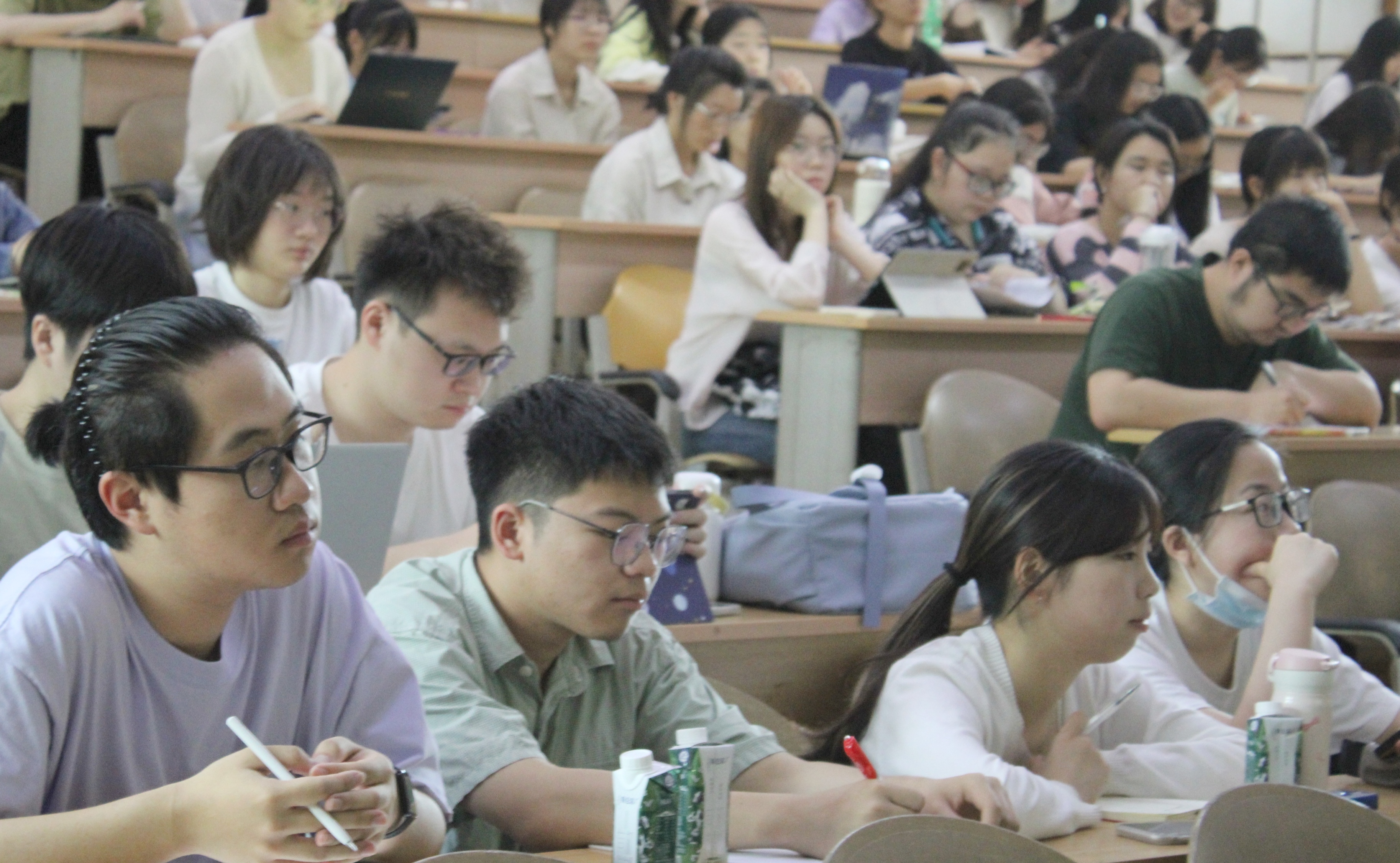 学校举行中国国际大学生创新大赛(2024)参赛项目培训会