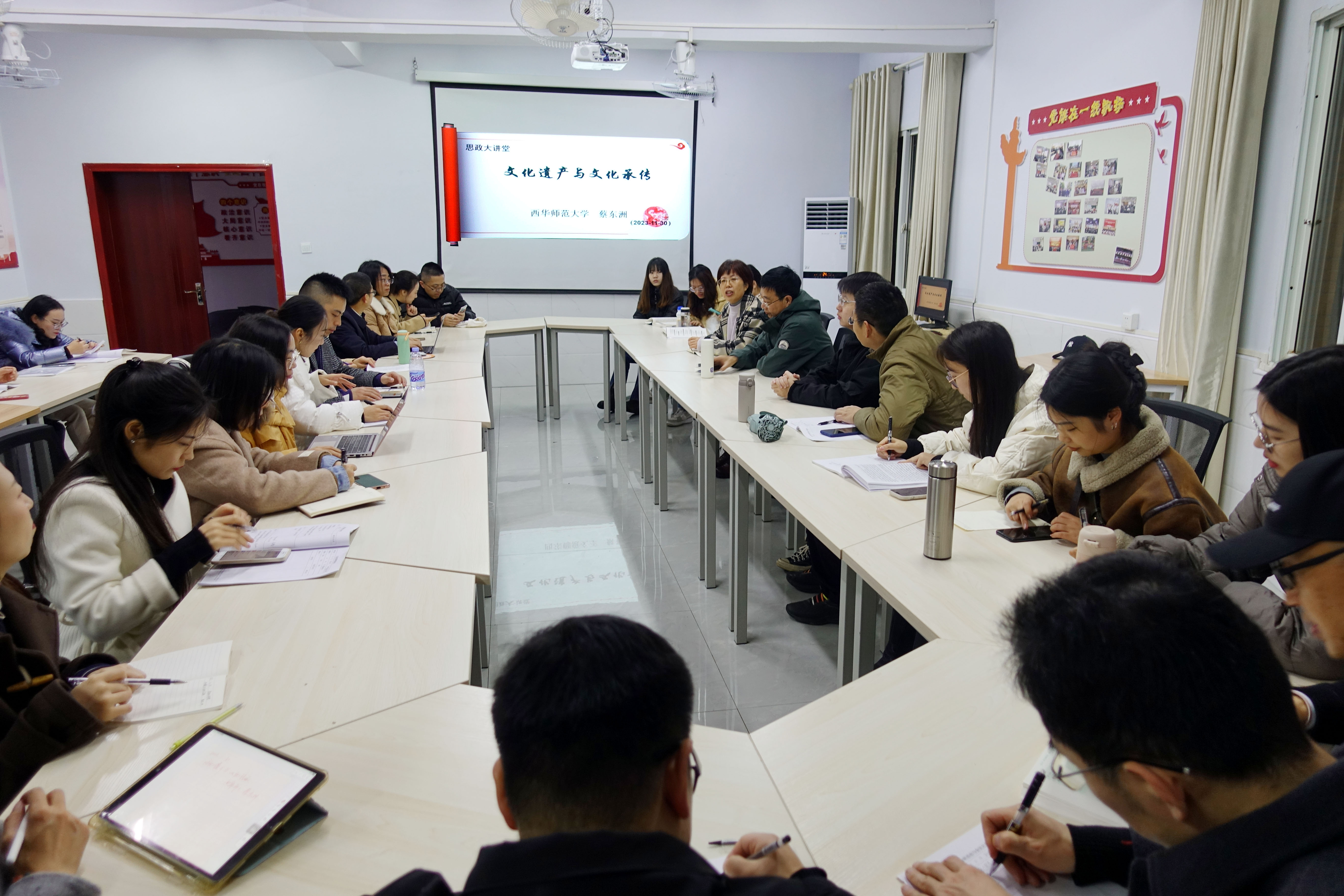 马克思主义学院第三十二期“思政大讲堂”开讲