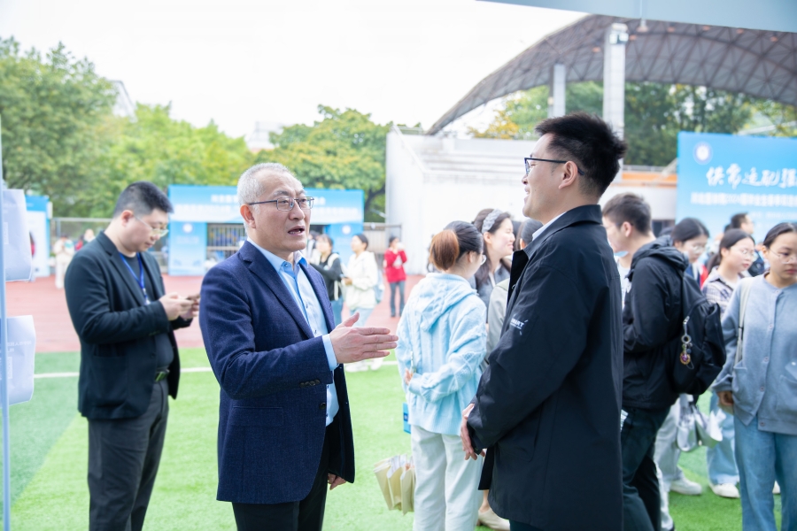 供需适配强服务 春季攻坚促就业 学校举行2024届毕业生春季双选会