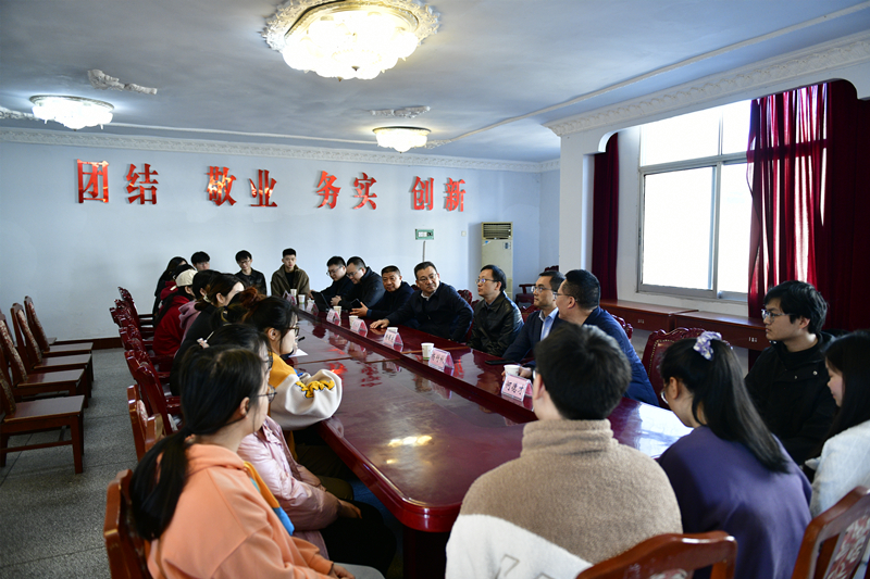 校领导带队赴遂宁看望实习和全程教学同学