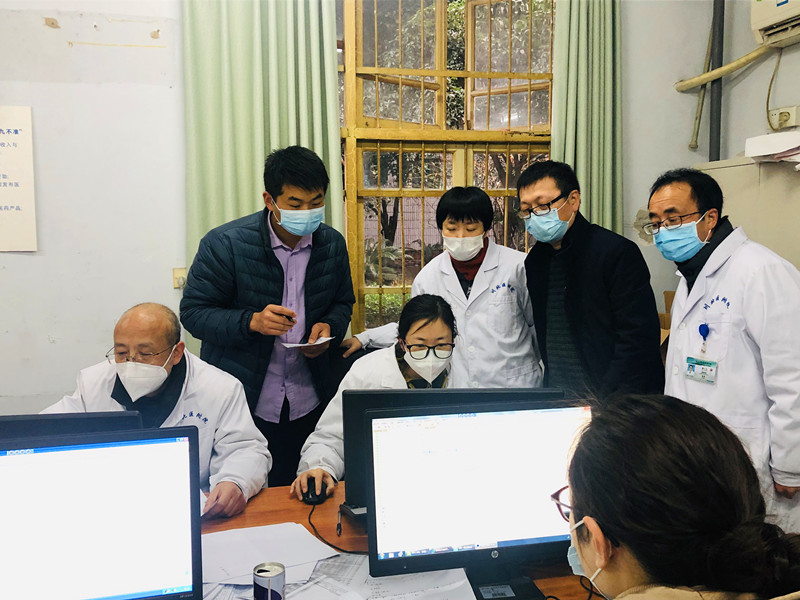 基层战“疫”①:我是党员,我先上 ——记中西医临床医学系主任、附属医院感染科副主任曾跃