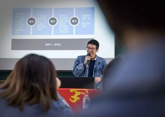 我院举办第三届高低年级学生考研交流会