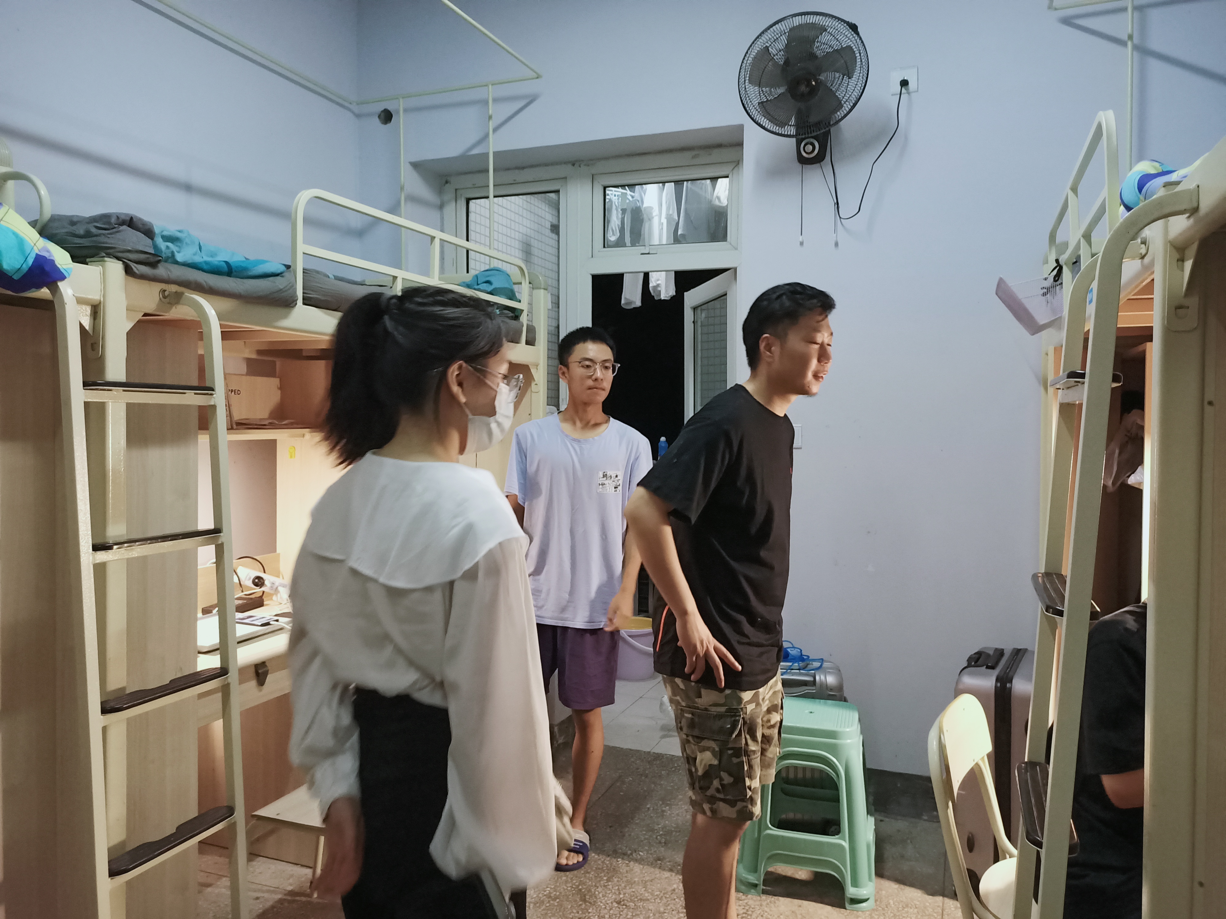 眼视光学老师查寝