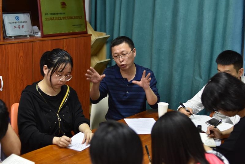 中西医临床医学系开展“向抗疫先锋学习,争做优秀党员”主题党日活动