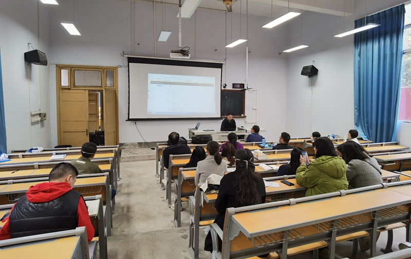 国有资产与实验室管理处组织召开录播直播教室使用培训会