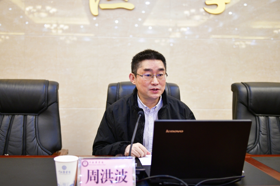 学校召开党委理论学习中心组集中学习（扩大）会 专题学习习近平法治思想