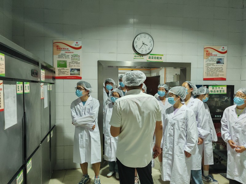 后勤管理处组织开展学生食堂后厨开放日活动