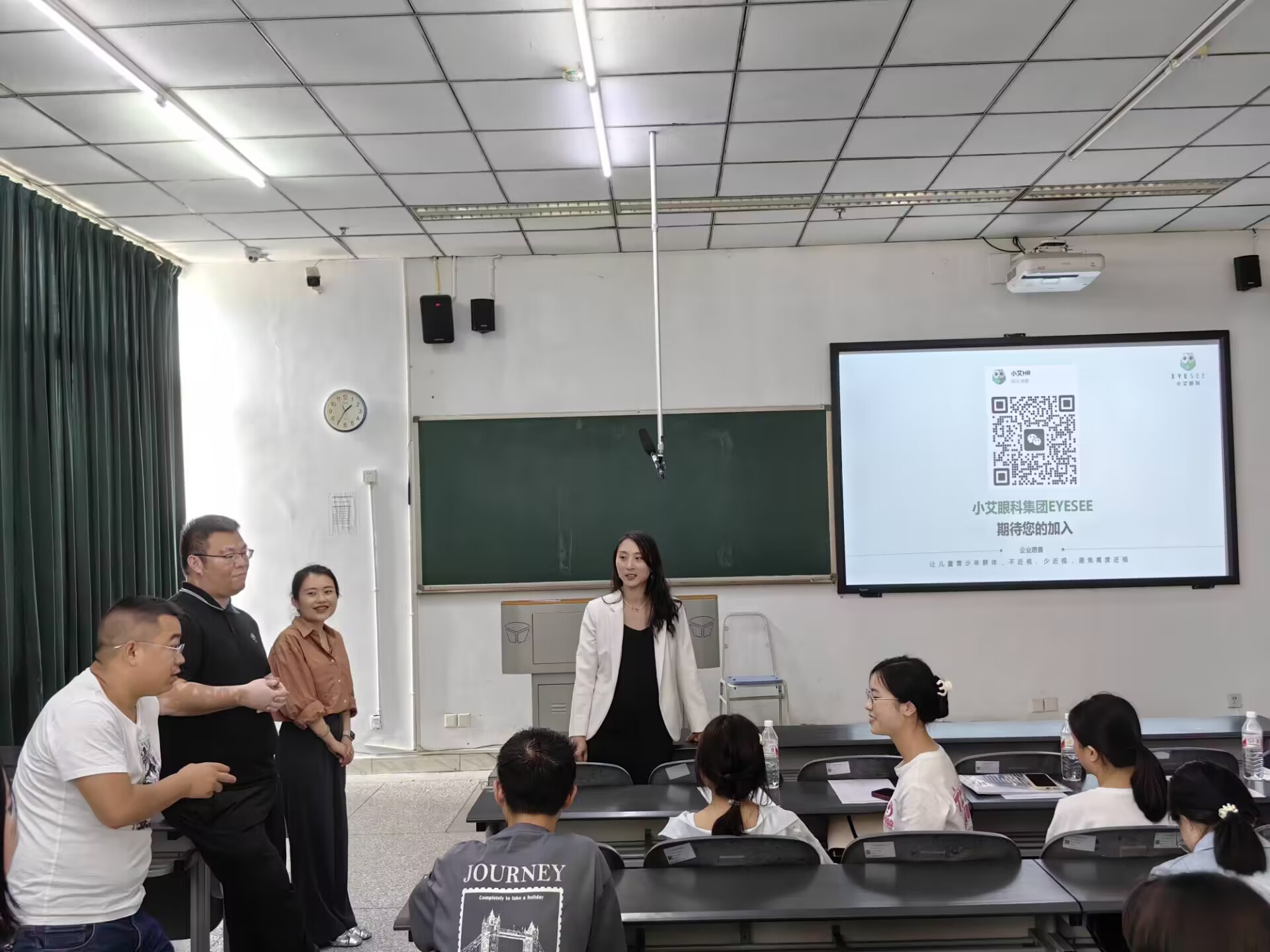 眼视光医学院举办“小艾眼科”专场招聘会促毕业生就业