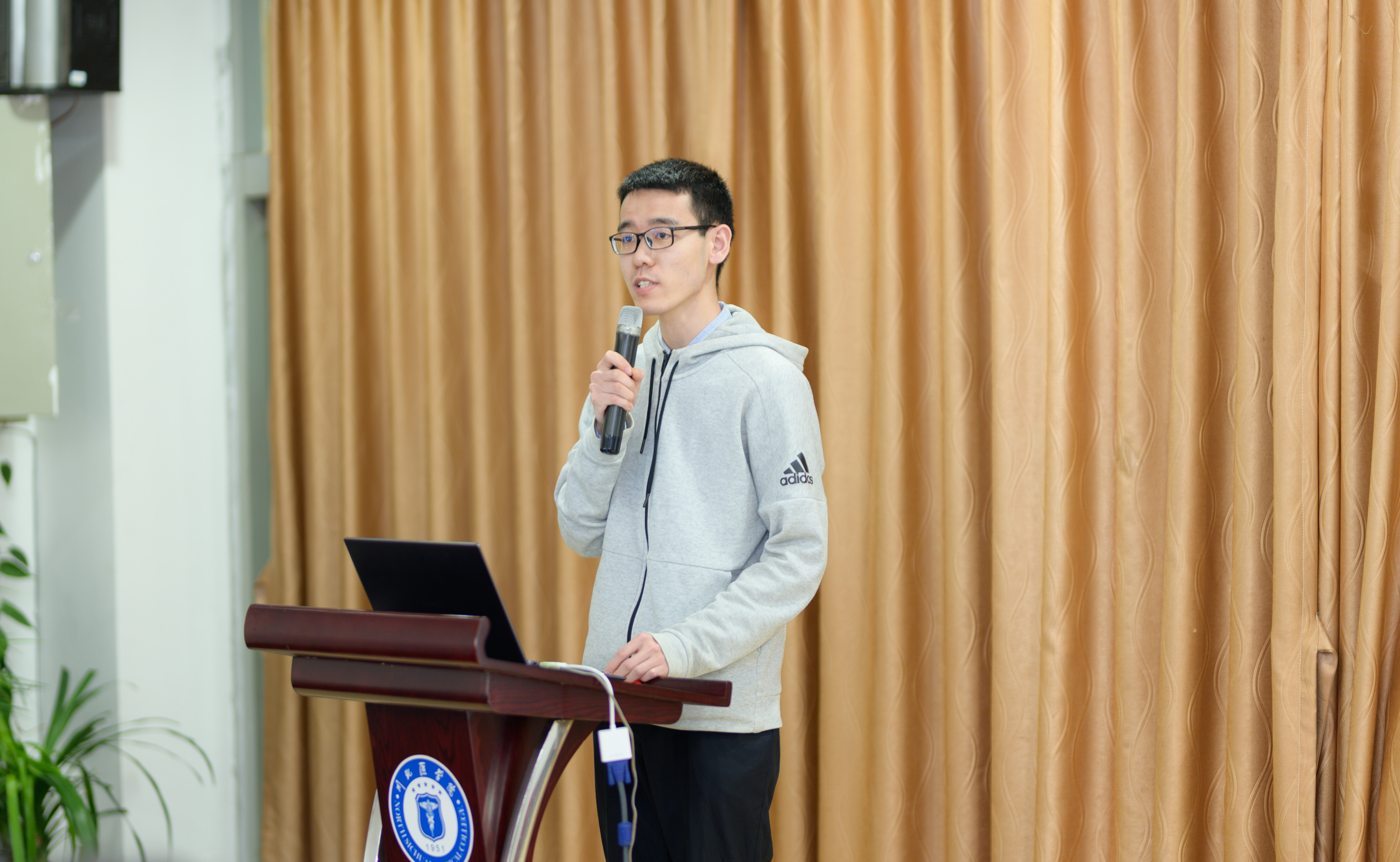 学校医林卓越奖学金颁发仪式成功举行