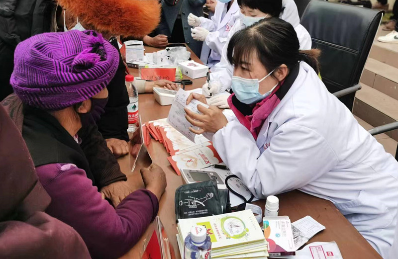 我校附属医院定点帮扶、对口支援力量联合开展2023年甘孜县义诊巡诊活动