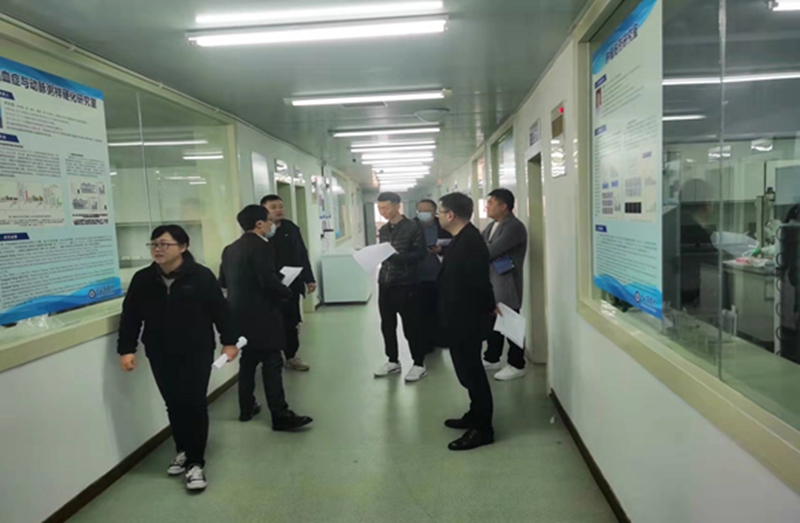 学校开展本科教学实验室安全及危险化学品管理检查工作