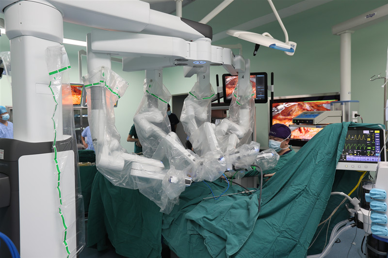 “医生+机器人”成功“首秀”!川东川北首台第四代达芬奇手术机器人正式上岗