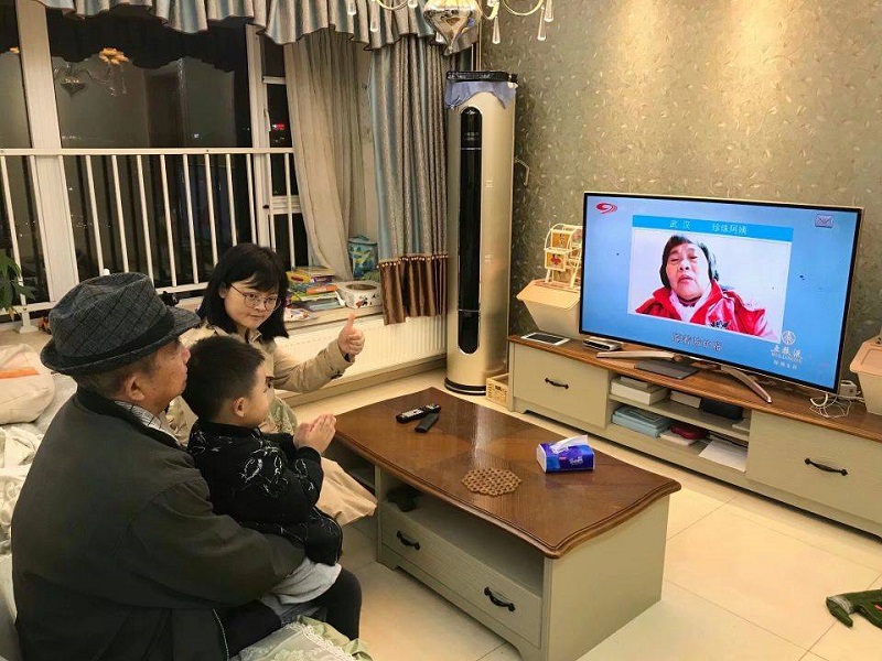 口腔医学系党总支组织全体师生观看“致敬向疫而行的你”