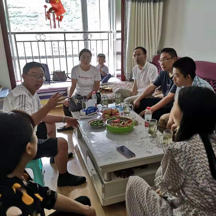 药学院直属党支部开展暑期家访活动