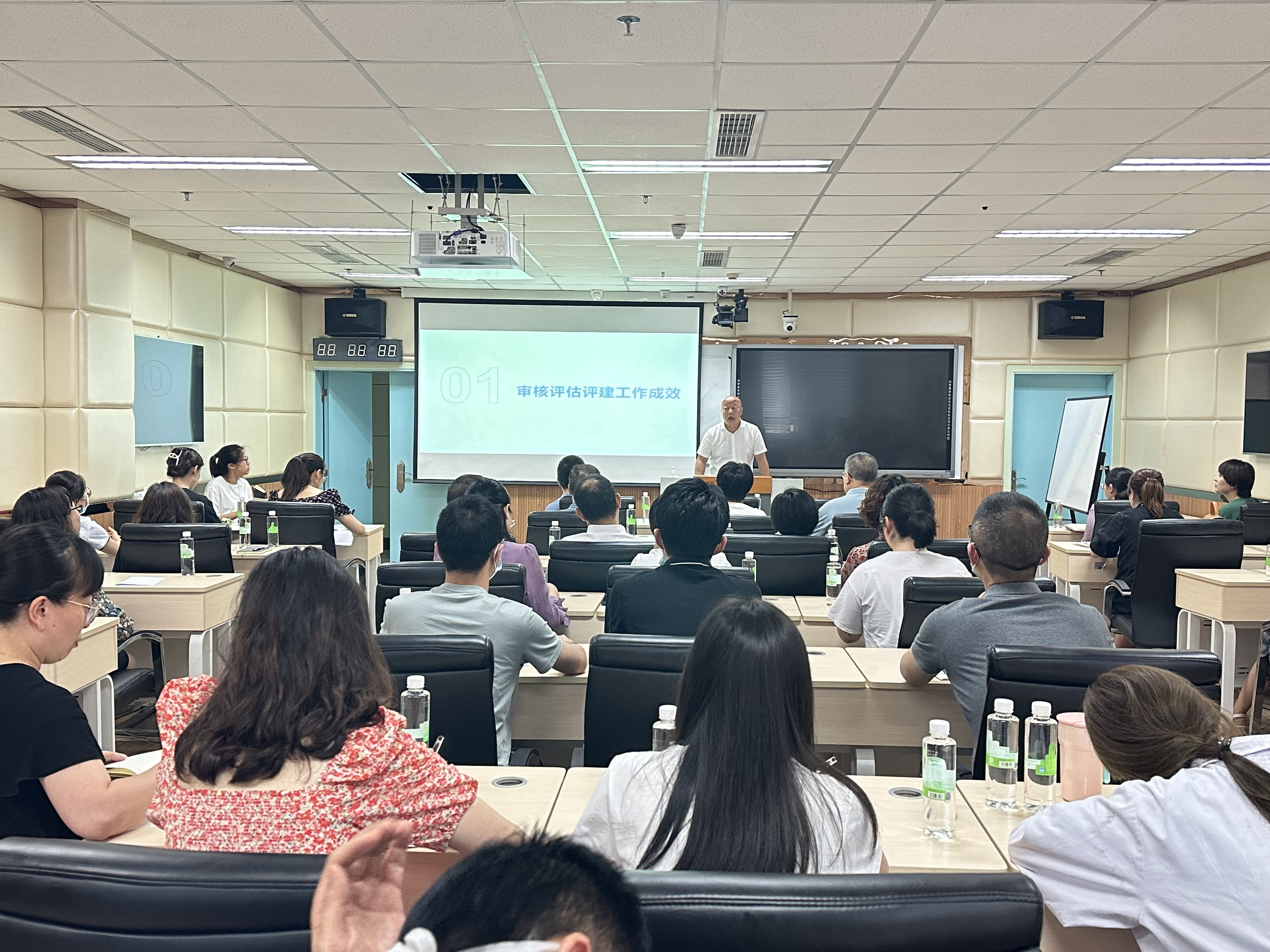 临床医学院·附属医院召开新一轮本科 教育教学审核评估阶段性总结及下一步工作推进会