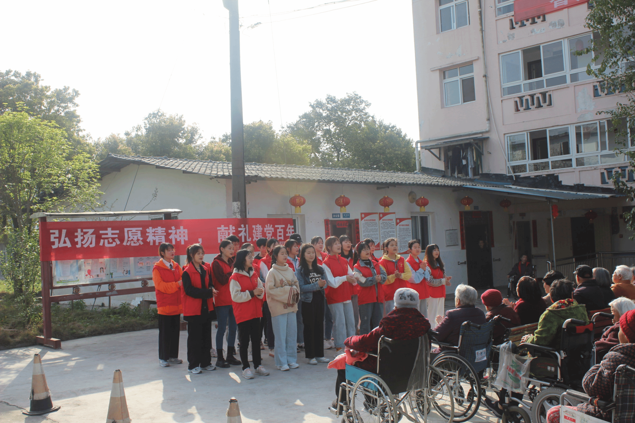 护理学院党总支开展“弘扬志愿精神  献礼建党百年”党员志愿服务行动