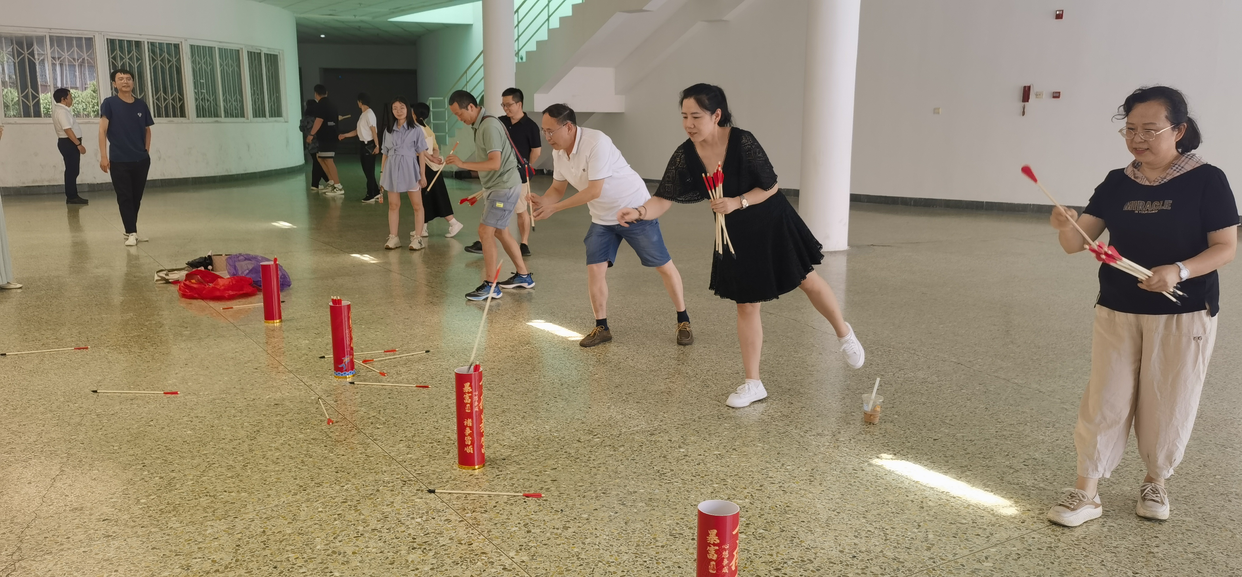 外语国教分工会开展趣味游园活动