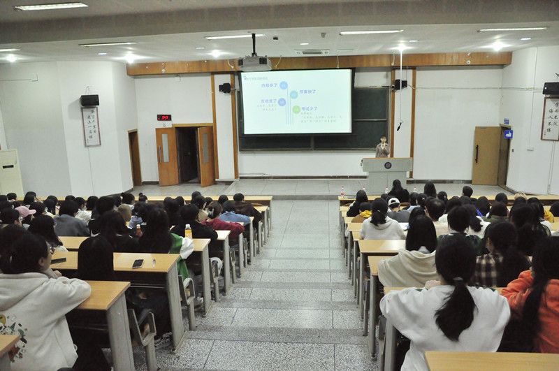 护理学院开展“大咖讲护理”系列讲座