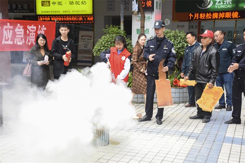 临床医学系开展“消防知识进社区”宣传活动