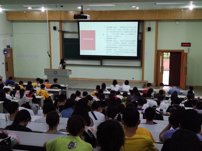 口腔医学系党总支成功开展“感恩党国，助学筑梦，励志成才”主题教育活动