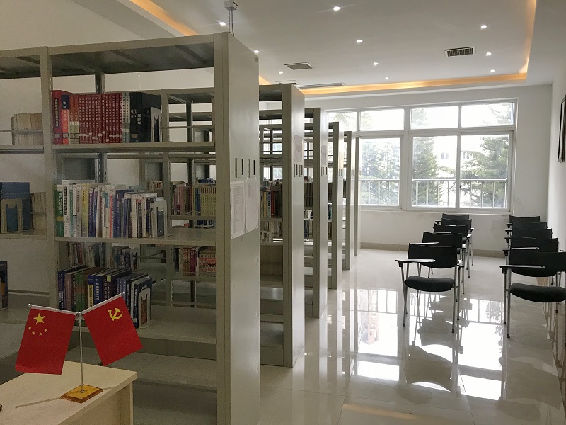 口腔医学系党总支开展“满腔热忱建求是,脚踏实地办实事”主题党日活动