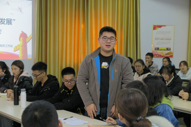 “学先进 守初心 促发展”学风建设主题活动走进学生公寓党员工作站