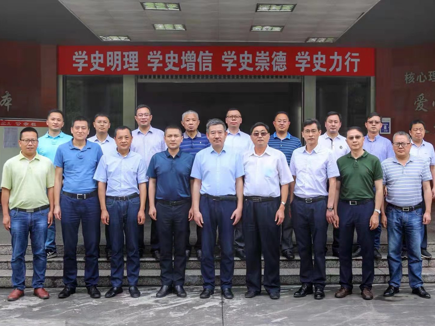 我校召开广安校友代表座谈会