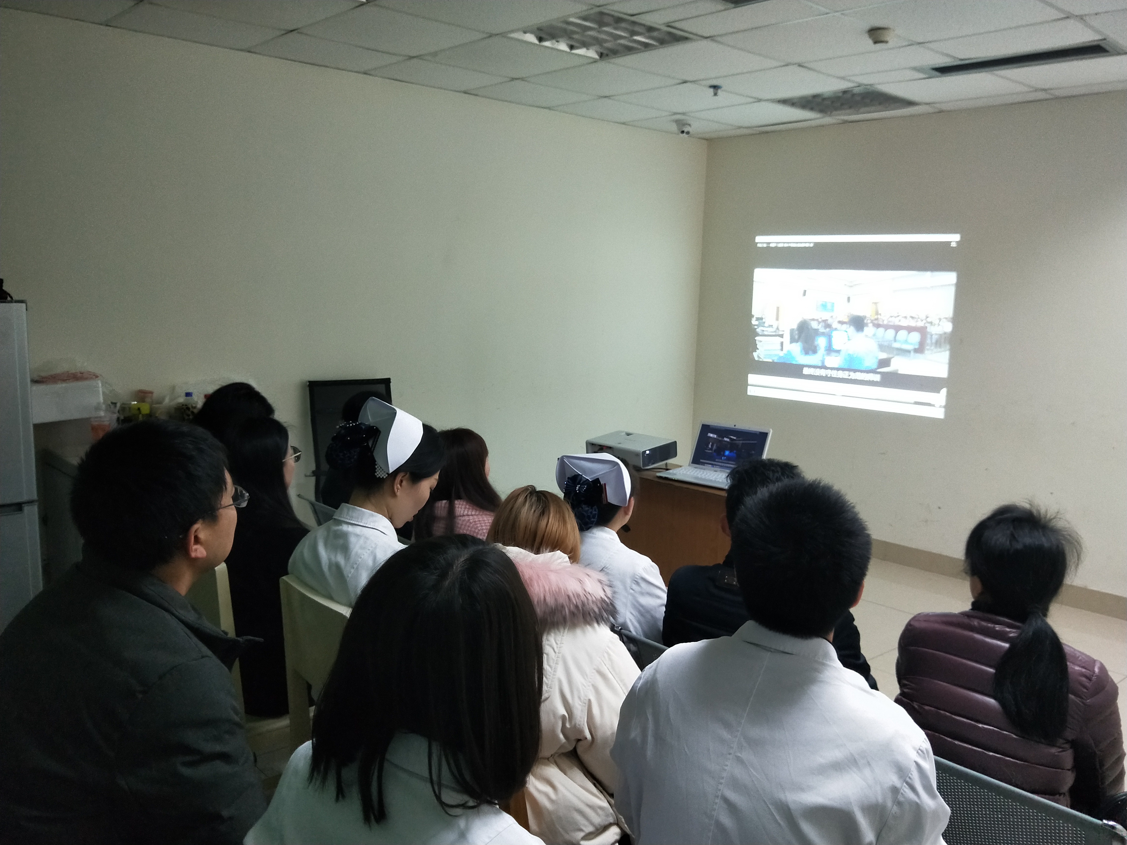 眼视光学系党总支组织全体教职工党员观看《贪欲之祸》警示教育片