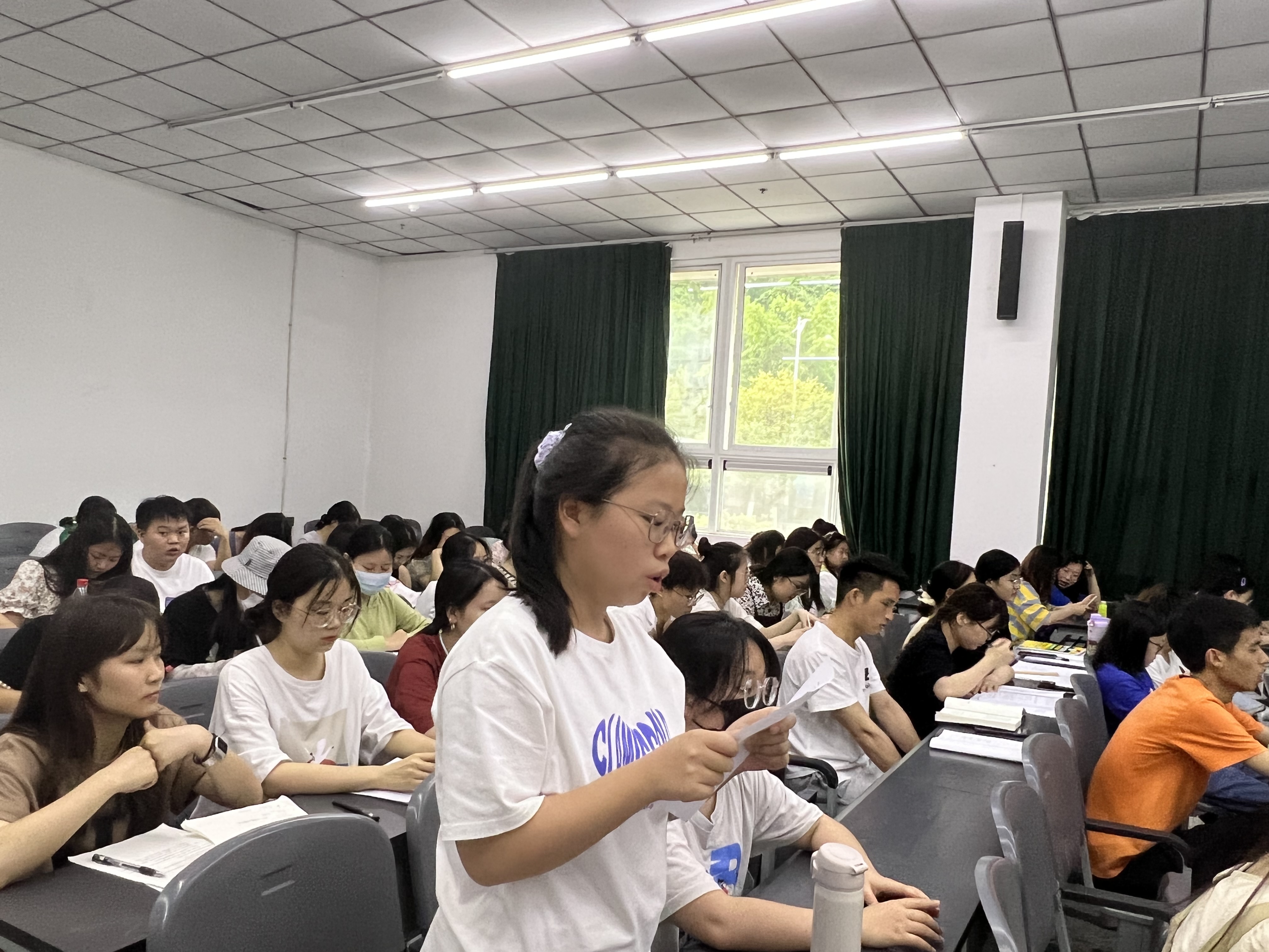 管理学院学生党支部开展“国家荣光”专题学习