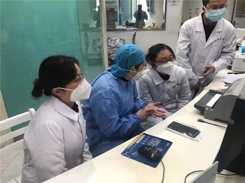 我院研究生呼吸科主管护师张艳驰援武汉疫情防控第一线