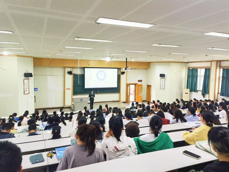 医学影像学院“校友小讲堂” 开展学生职业生涯规划专题讲座