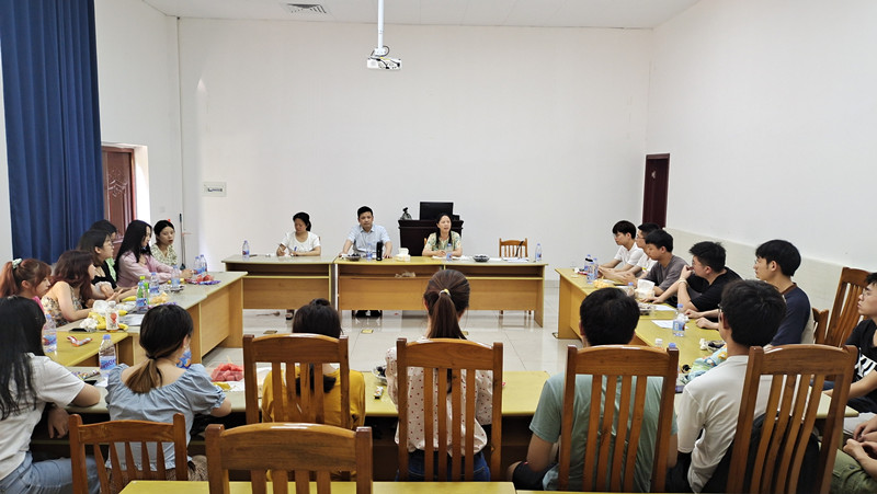 眼视光学系举行2021届毕业生座谈会