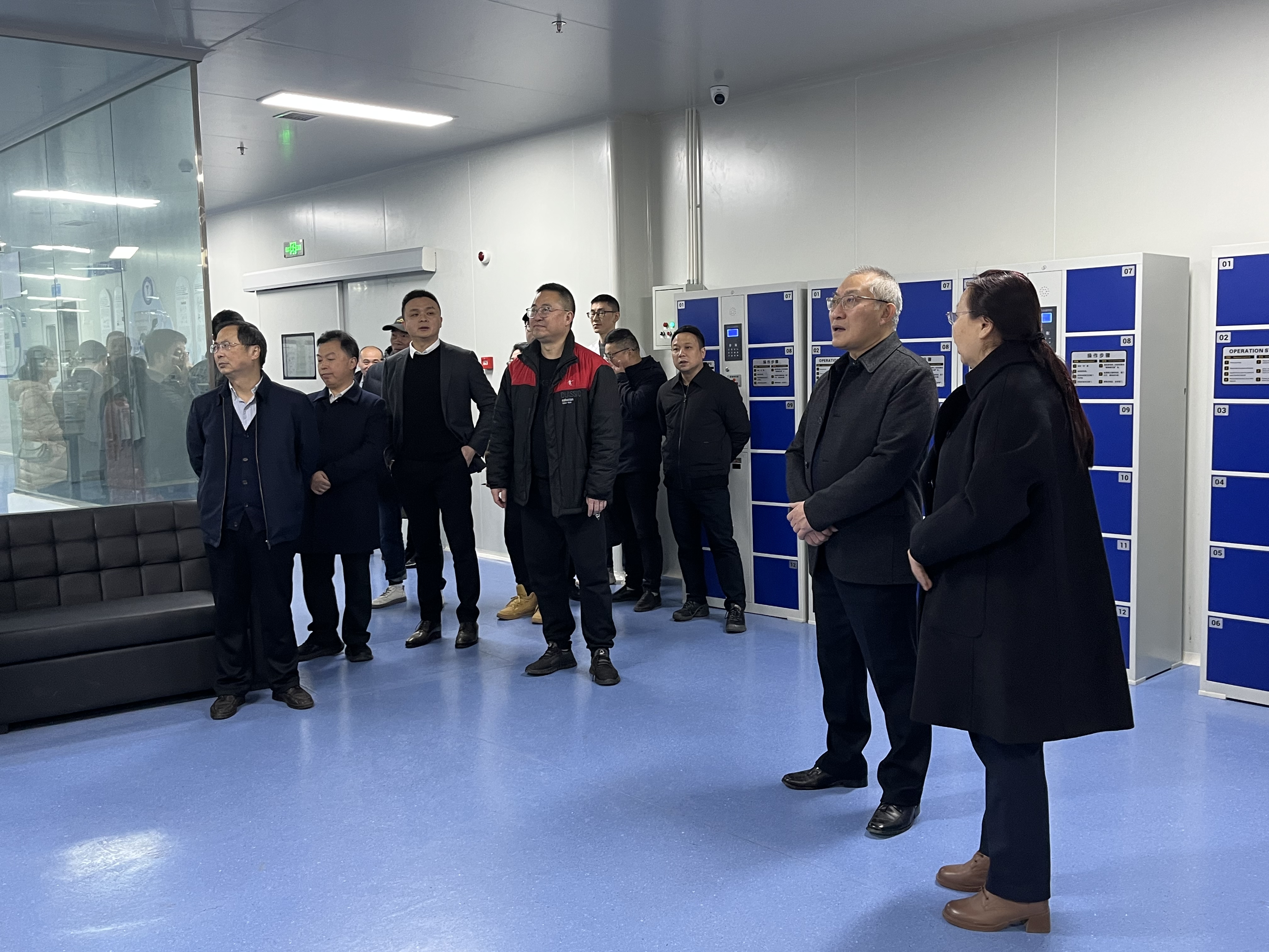 以人为本，安全至上！学校开展实验室安全责任体系、危险化学品专项检查“回头看”及放假前实验室安全检查