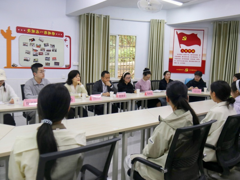 学生工作部召开2024年静雅苑“一站式”学生社区学生座谈会