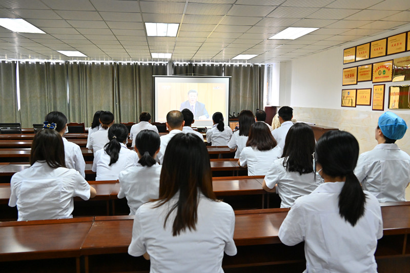 以国之名,致敬抗疫英雄:我校师生热议全国抗击新冠肺炎疫情表彰大会