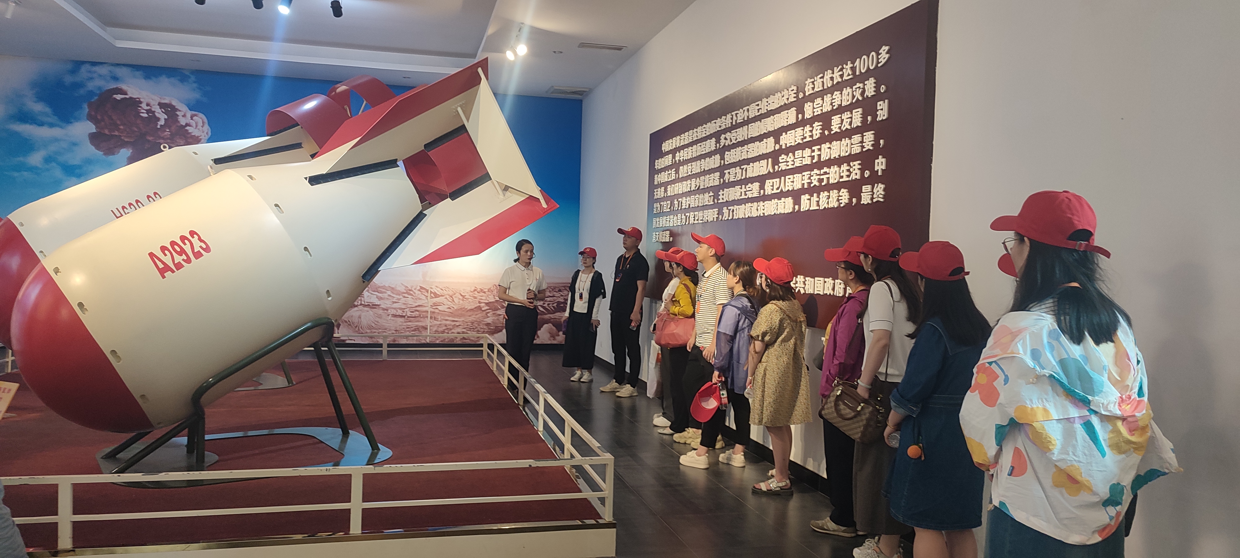 重温“两弹一星”系列精神、全力推进人才强校战略