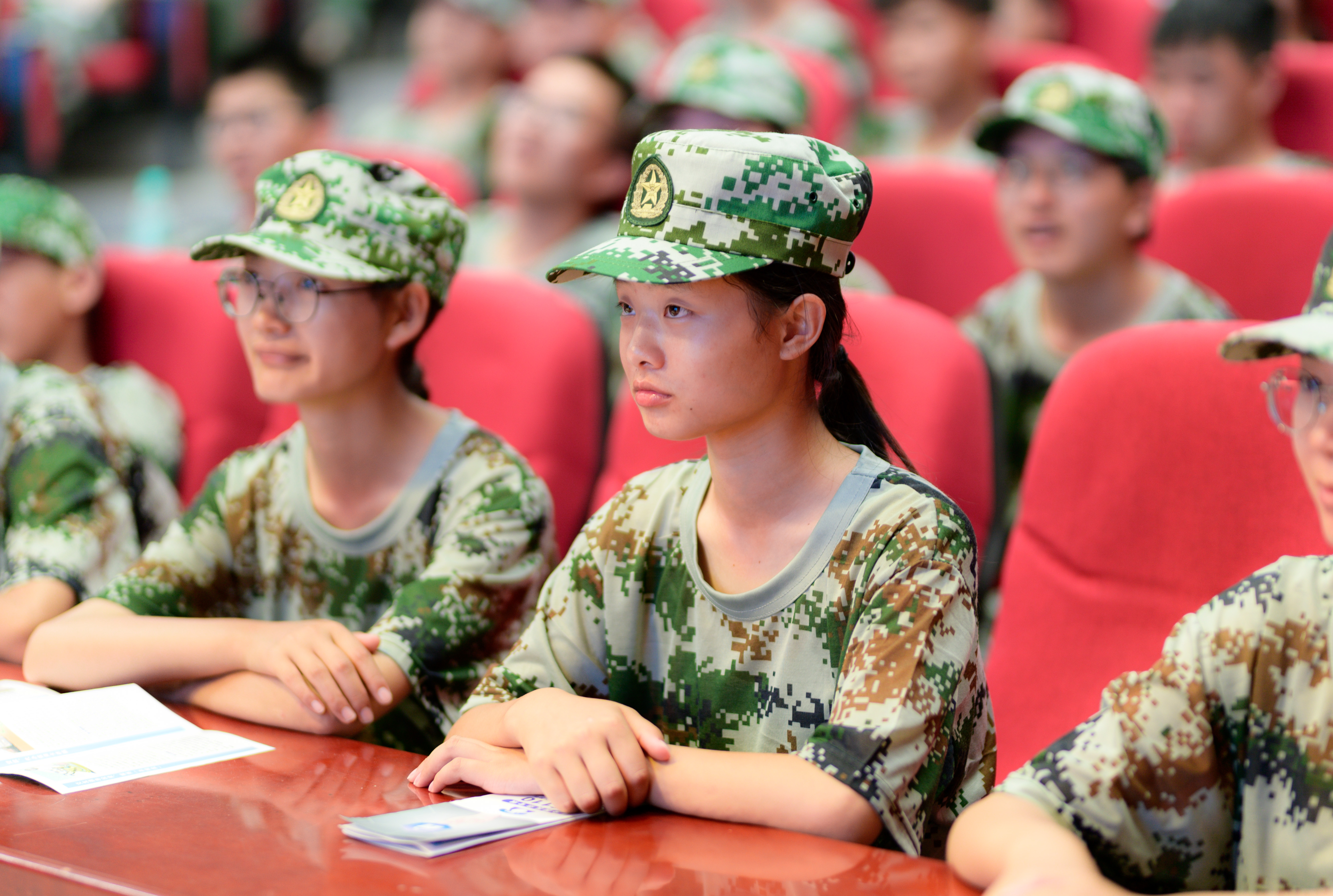 学校举办“护航青春 共建平安”校园安全知识宣传讲座