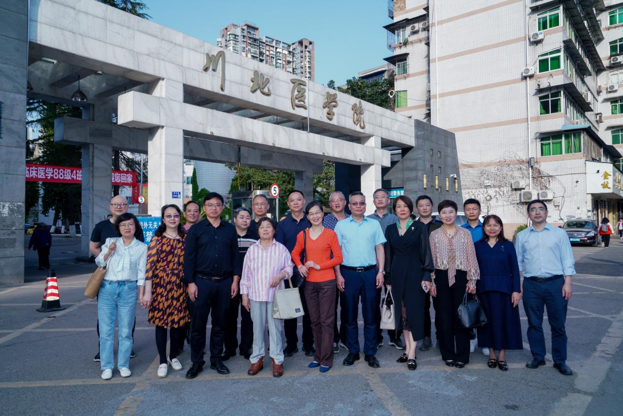 我校临床医学88级校友举行毕业30周年返校感恩活动