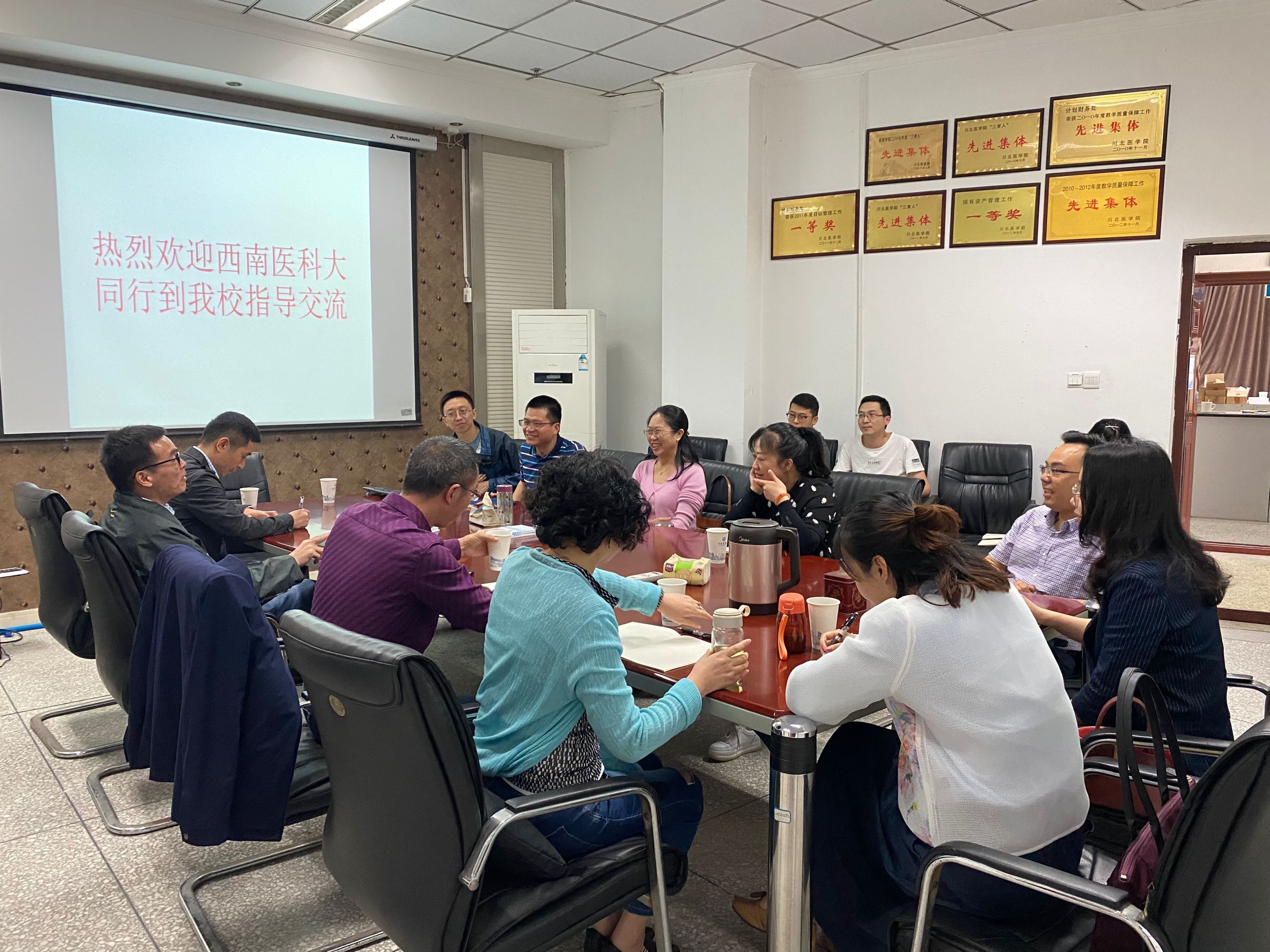 西南医科大学财务管理处处长王和林、审计处处长余建平一行来校座谈交流