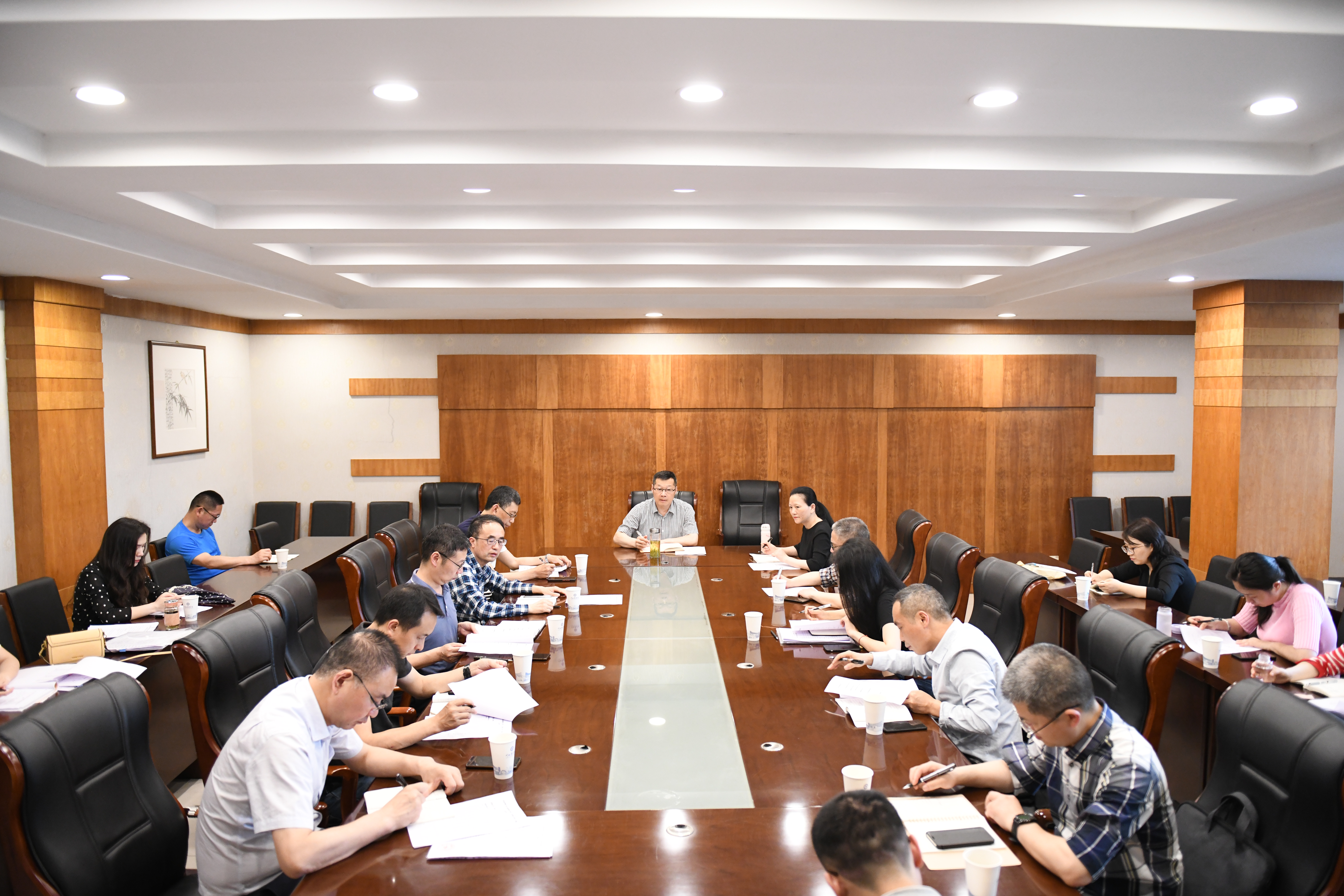 学校召开学工系统安全工作会议