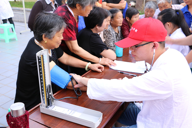 志愿医行，健康阆中