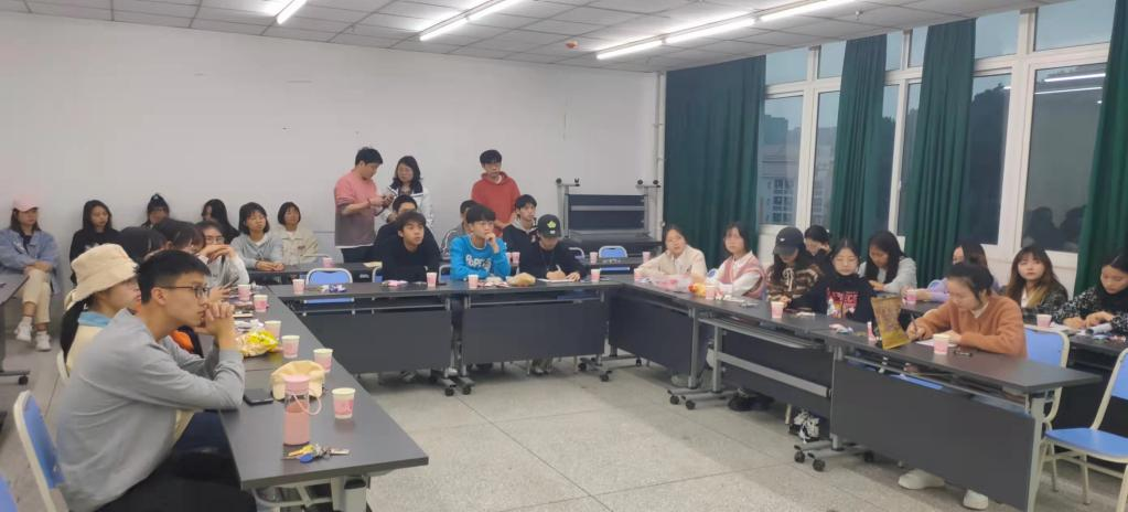 外国语言文化系开展创新创业指导会