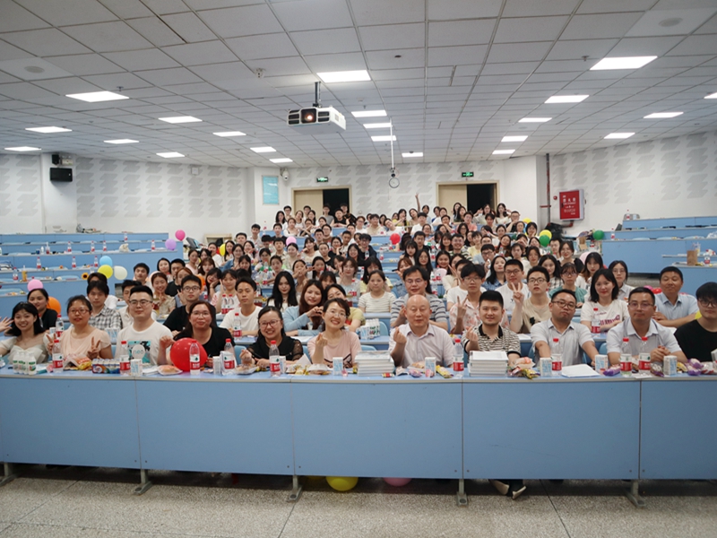 校领导参加医学检验系2023届毕业生欢送会