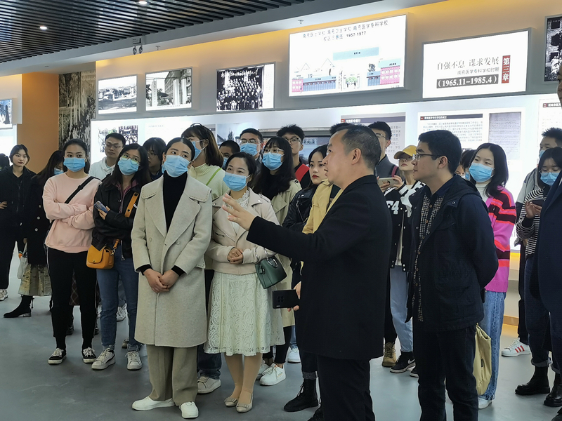 附属医院、预防医学系青年师生赴校史馆参观学习