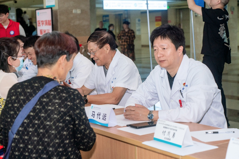 综合施策、科学防癌——川北医学院附属医院 开展肿瘤防治宣传周系列活动