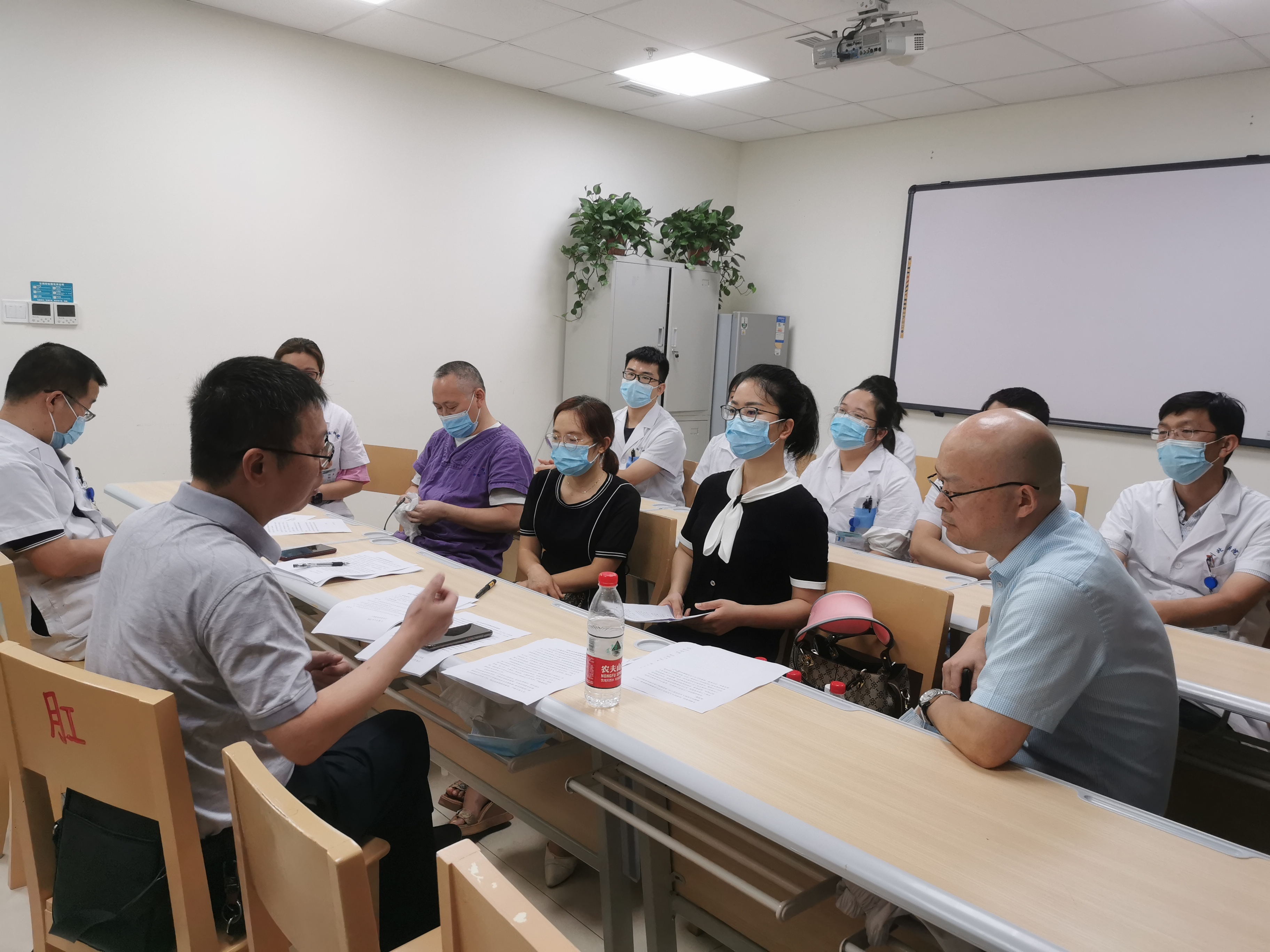 中西医临床医学系召开疫情防控工作专题会议