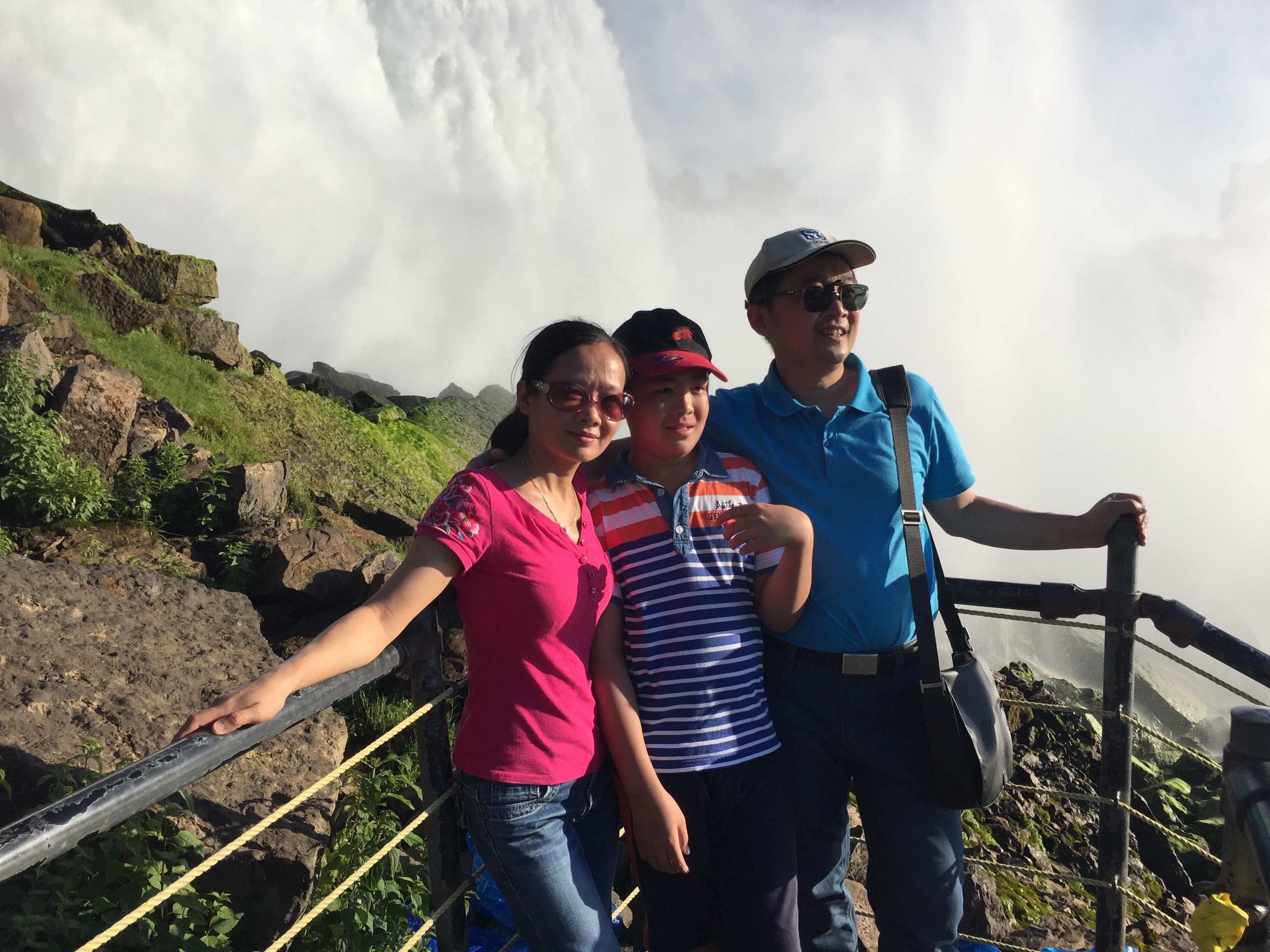 我校王大庆、刘英家庭荣获四川省教科文卫体系统“最美职工家庭”称号